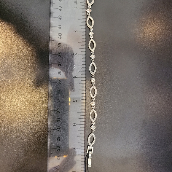 🌺 SOLD 🌺 Givenchy Rhodium/Crystal Bracelet - Picture 5 of 5